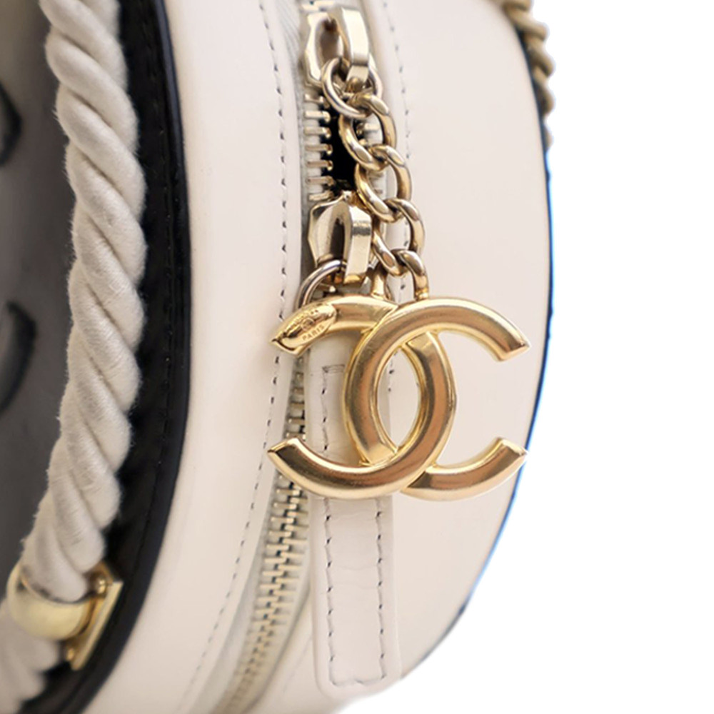 Pre-Loved Chanel Crumpled Calfskin En Vogue Round Bag - Picture 9 of 12